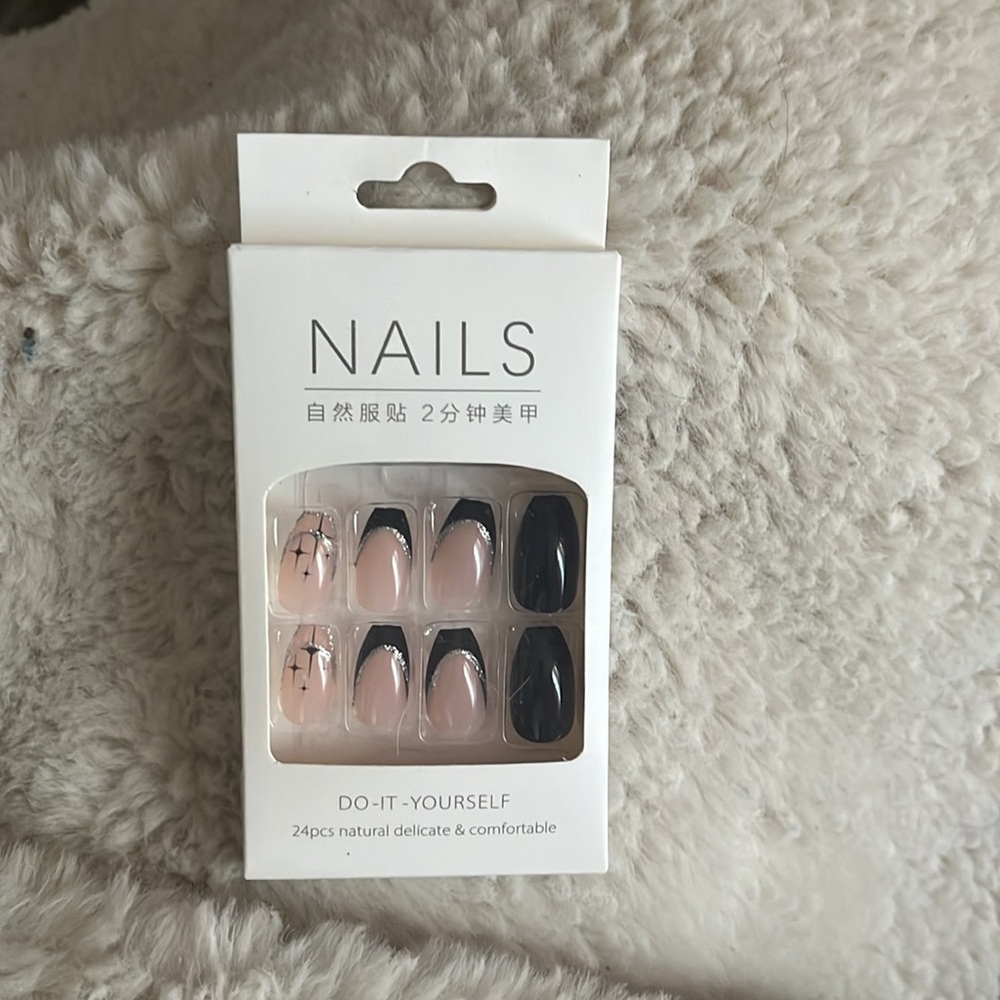 Black, Silver Tips, Solid Black, And Diamond Pres… - image 6